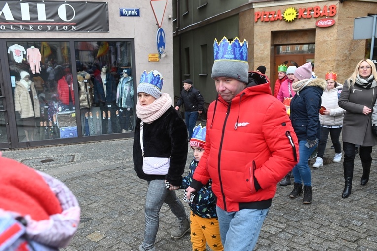 Orszak Trzech Króli 2023 w Wałbrzychu. Przywieźli ze sobą monety