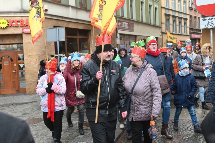 Orszak Trzech Króli 2023 w Wałbrzychu. Przywieźli ze sobą monety