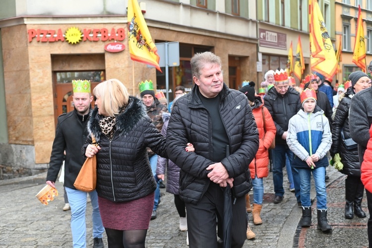 Orszak Trzech Króli 2023 w Wałbrzychu. Przywieźli ze sobą monety