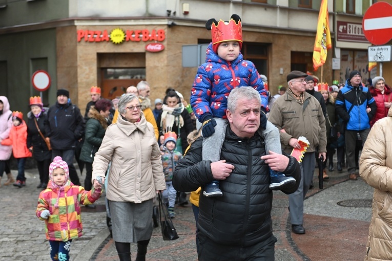 Orszak Trzech Króli 2023 w Wałbrzychu. Przywieźli ze sobą monety