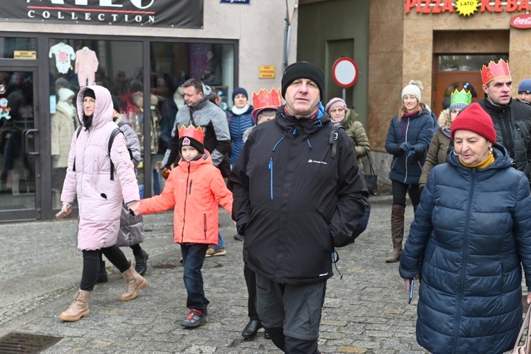 Orszak Trzech Króli 2023 w Wałbrzychu. Przywieźli ze sobą monety