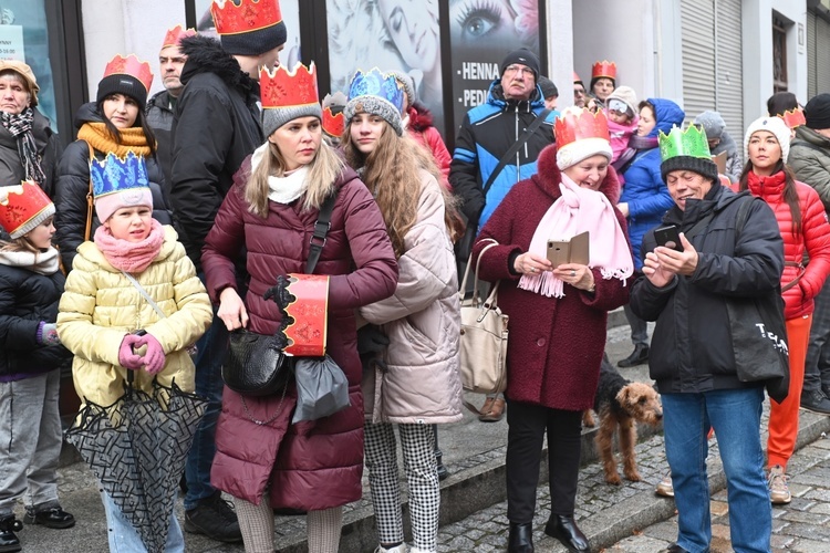 Orszak Trzech Króli 2023 w Wałbrzychu. Przywieźli ze sobą monety