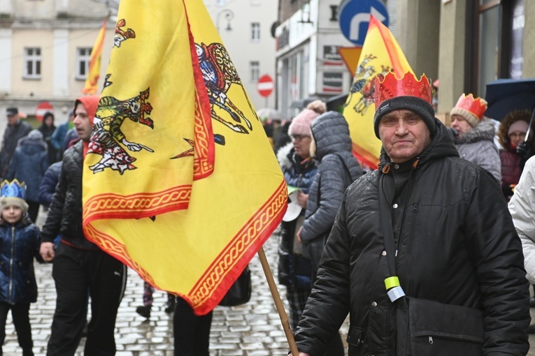 Orszak Trzech Króli 2023 w Wałbrzychu. Przywieźli ze sobą monety