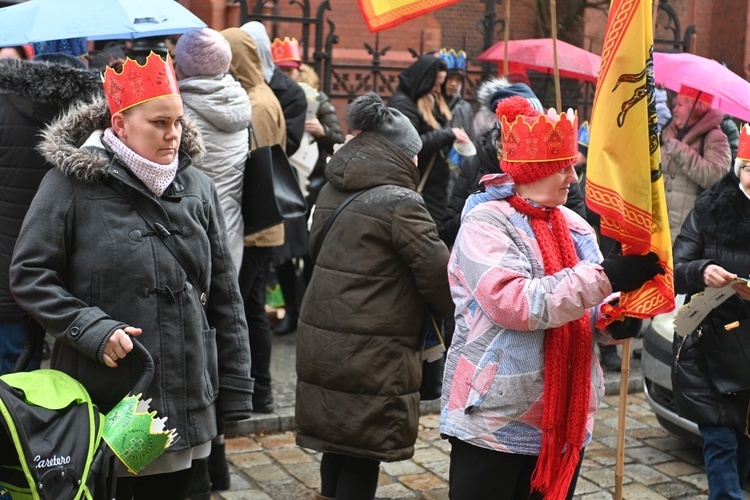 Orszak Trzech Króli 2023 w Wałbrzychu. Przywieźli ze sobą monety