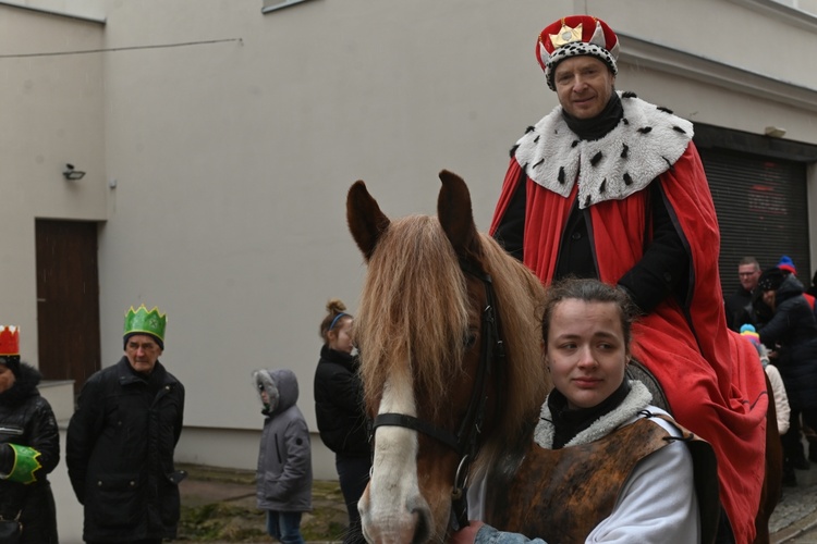 Orszak Trzech Króli 2023 w Wałbrzychu. Przywieźli ze sobą monety