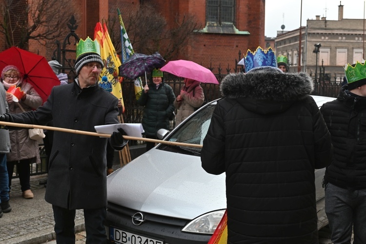 Orszak Trzech Króli 2023 w Wałbrzychu. Przywieźli ze sobą monety