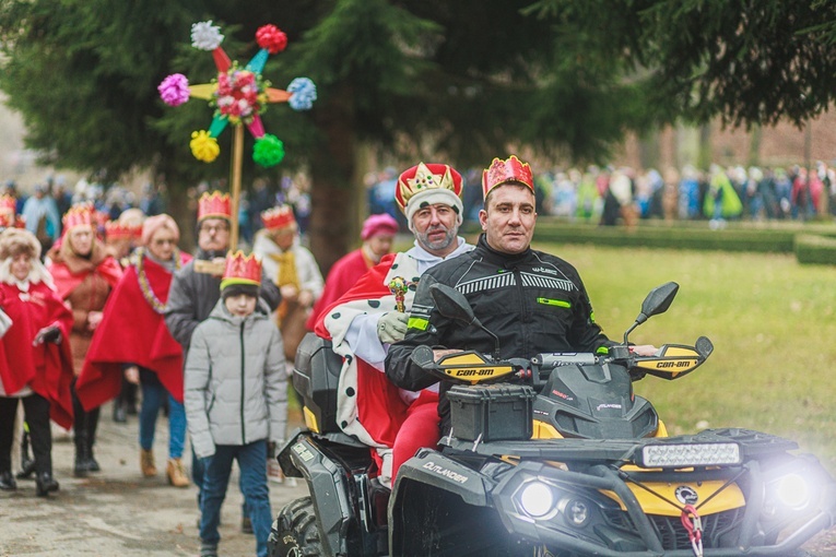 Orszak Trzech Króli 2023 w Jugowie. Z konkursami