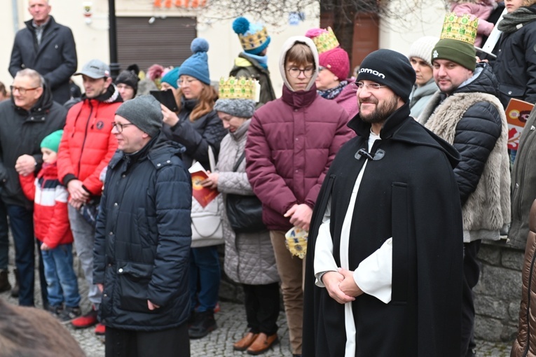 Orszak Trzech Króli 2023 w Świdnicy. Tradycyjnie z osiołkami