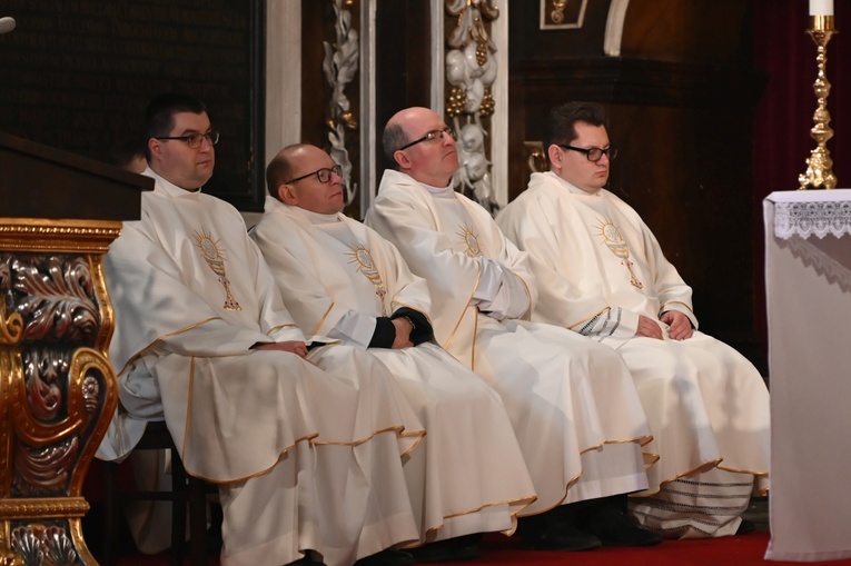 Orszak Trzech Króli 2023 w Świdnicy. Tradycyjnie z osiołkami