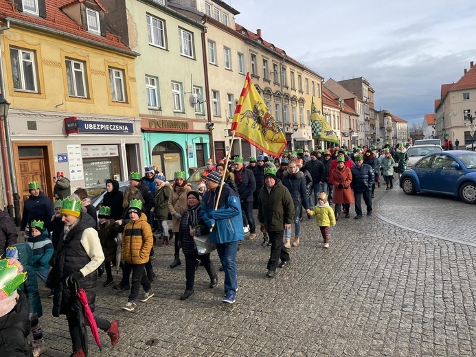 Orszak Trzech Króli 2023 w Świebodzicach. Razem do Betlejem