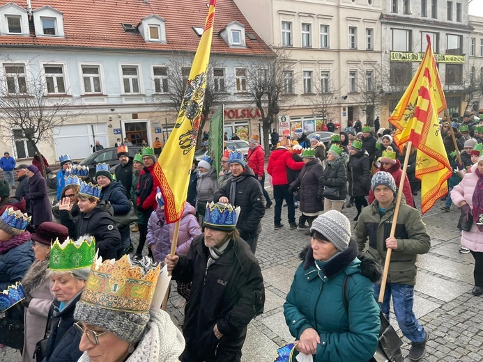 Orszak Trzech Króli 2023 w Świebodzicach. Razem do Betlejem