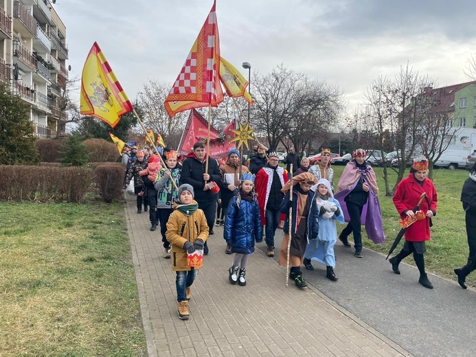 Orszak Trzech Króli 2023 w Świebodzicach. Razem do Betlejem