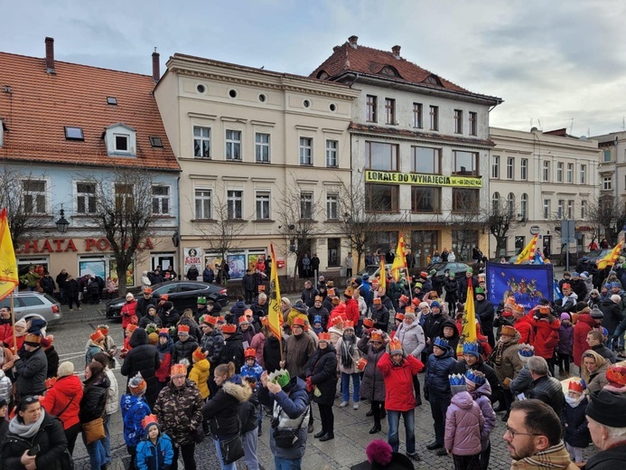 Orszak Trzech Króli 2023 w Świebodzicach. Razem do Betlejem