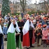Setki mieszkańców Żychlina założyło korony i ruszyło za gwiazdą oddać pokłon Dziecięciu.