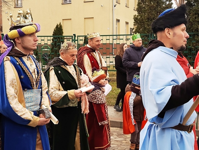 Orszak Trzech Króli 2023 w Jaroszowie. Rodzinna tradycja