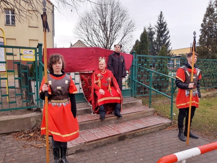 Orszak Trzech Króli 2023 w Jaroszowie. Rodzinna tradycja