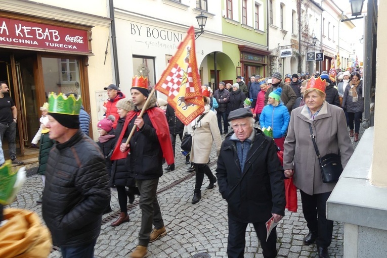 Orszak Trzech Króli w Bielsku-Białej 2023 - na trasie z Aleksandrowic