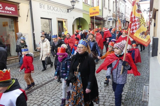 Orszak Trzech Króli w Bielsku-Białej 2023 - na trasie z Aleksandrowic