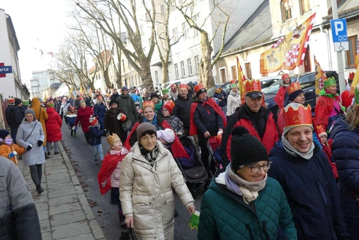 Orszak Trzech Króli w Bielsku-Białej 2023 - na trasie z Aleksandrowic