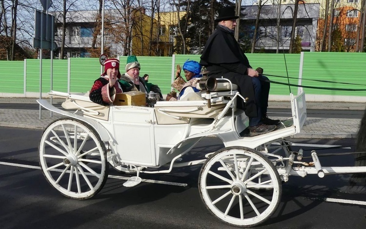 Orszak Trzech Króli w Bielsku-Białej 2023 - na trasie z Aleksandrowic