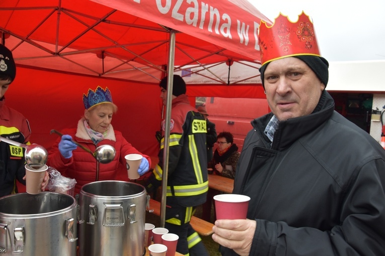 Orszak Trzech Króli 2023 w Dobromierzu. Strażacy zrobili zadymę