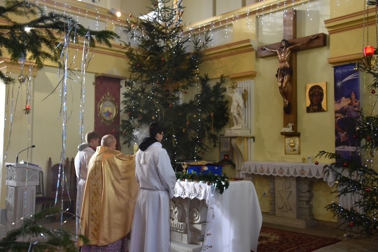 Orszak Trzech Króli 2023 w Dobromierzu. Strażacy zrobili zadymę