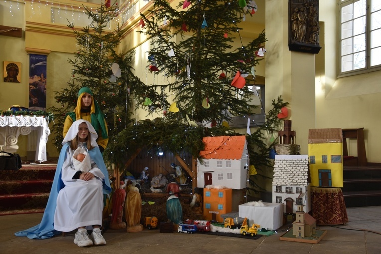 Orszak Trzech Króli 2023 w Dobromierzu. Strażacy zrobili zadymę