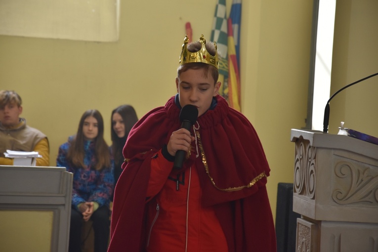 Orszak Trzech Króli 2023 w Dobromierzu. Strażacy zrobili zadymę