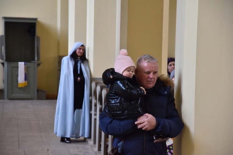 Orszak Trzech Króli 2023 w Dobromierzu. Strażacy zrobili zadymę