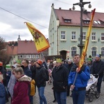 Orszak Trzech Króli 2023 w Dobromierzu. Strażacy zrobili zadymę