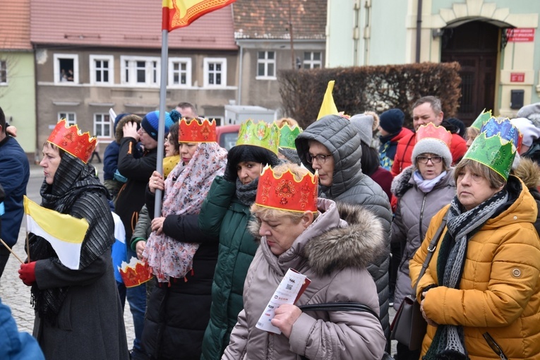 Orszak Trzech Króli 2023 w Dobromierzu. Strażacy zrobili zadymę