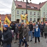 Orszak Trzech Króli 2023 w Dobromierzu. Strażacy zrobili zadymę