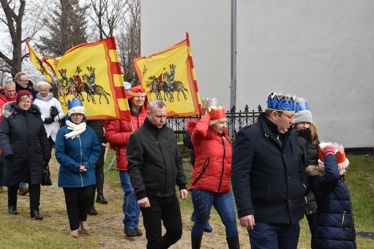 Orszak Trzech Króli 2023 w Dobromierzu. Strażacy zrobili zadymę