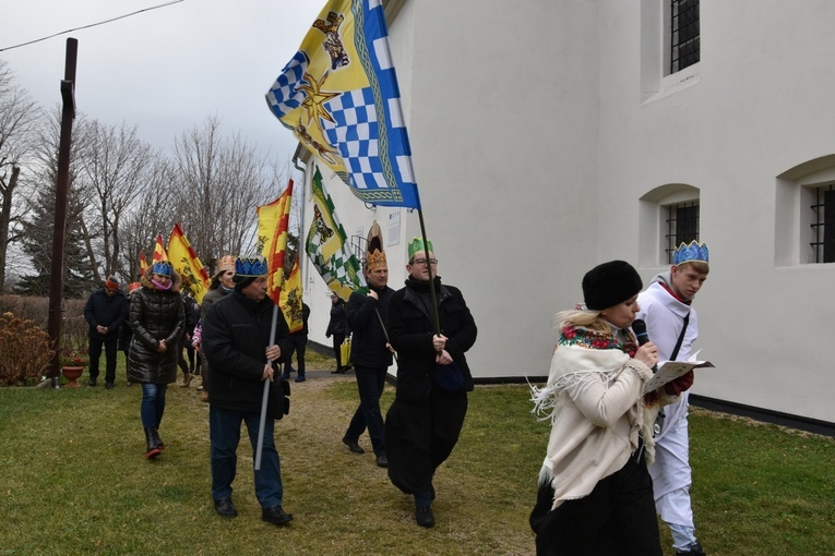 Orszak Trzech Króli 2023 w Dobromierzu. Strażacy zrobili zadymę