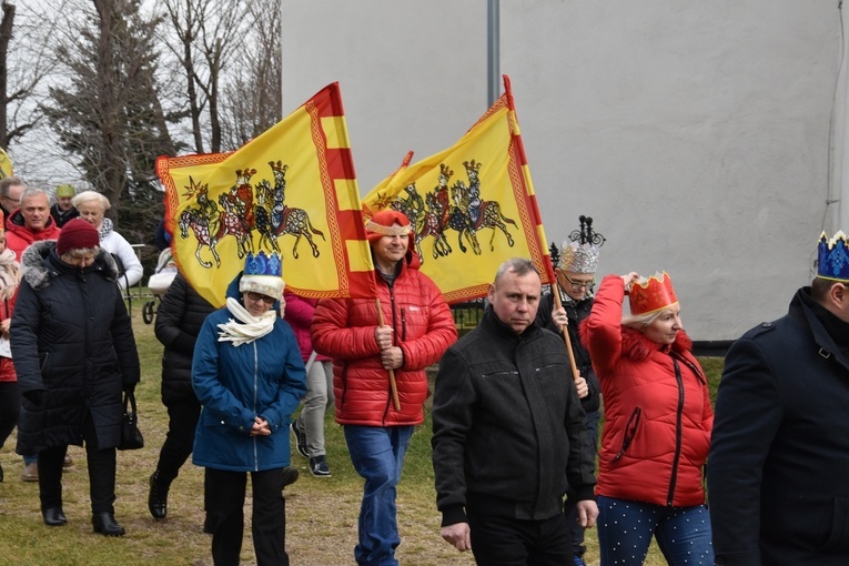 Orszak Trzech Króli 2023 w Dobromierzu. Strażacy zrobili zadymę