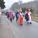 Orszak Trzech Króli 2023 w Głuszycy. W korowodzie poszli nawet rycerze