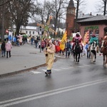 Orszak Trzech Króli 2023 w Głuszycy. W korowodzie poszli nawet rycerze