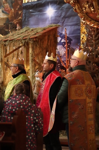 Orszak Trzech Króli 2023 w Starych Bogaczowicach. Do szkoły