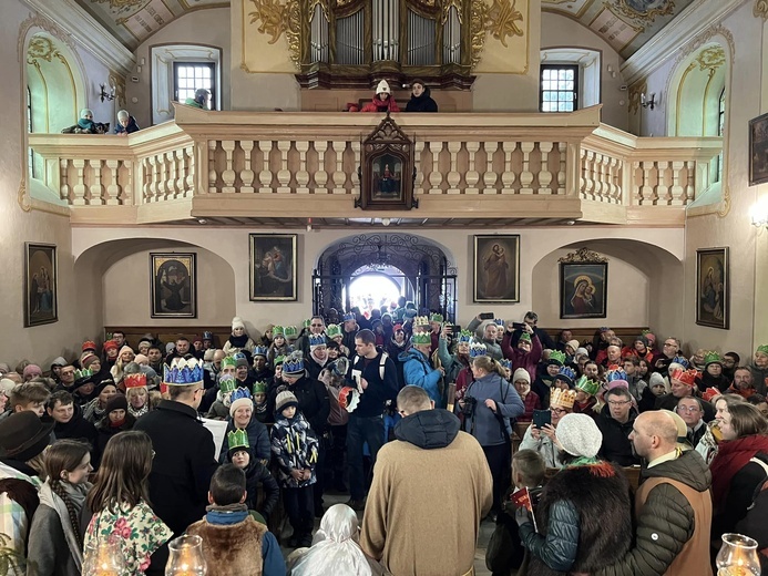 Orszak Trzech Króli 2023 na Górę Igliczną. Z trzech stron