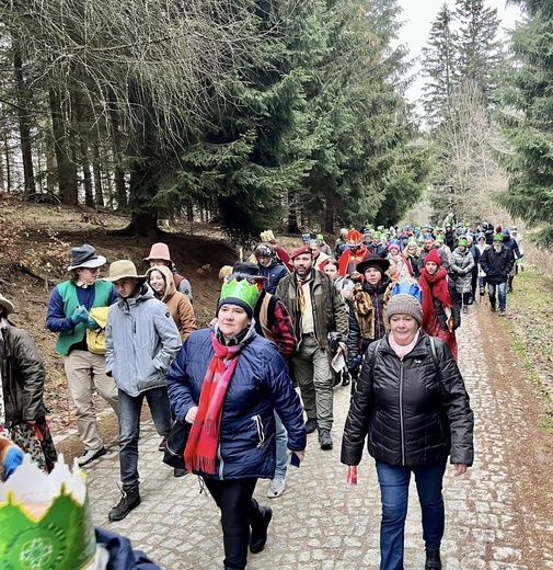 Orszak Trzech Króli 2023 na Górę Igliczną. Z trzech stron