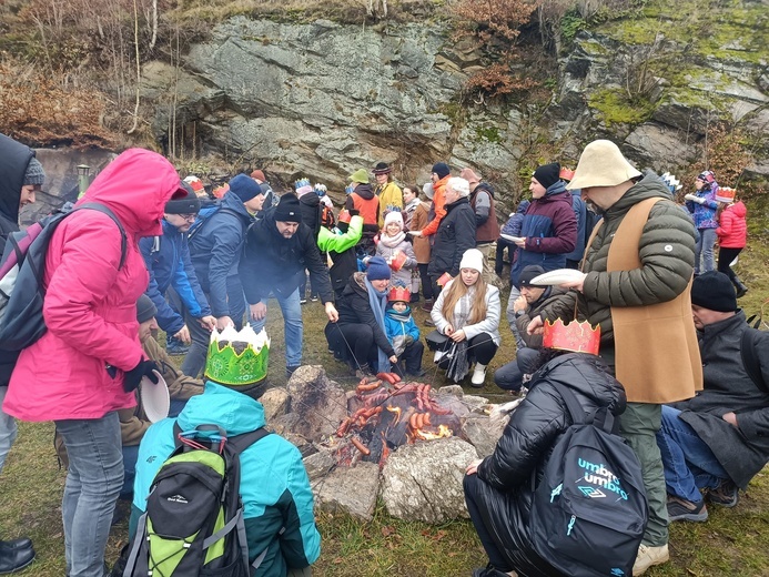 Orszak Trzech Króli 2023 na Górę Igliczną. Z trzech stron