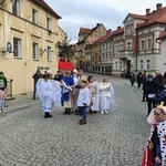 Orszak Trzech Króli 2023 w Bardzie. Nie dali się diabelskim figlom