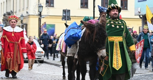 Królowie z Orszaku Trzech Króli w Świdnicy.