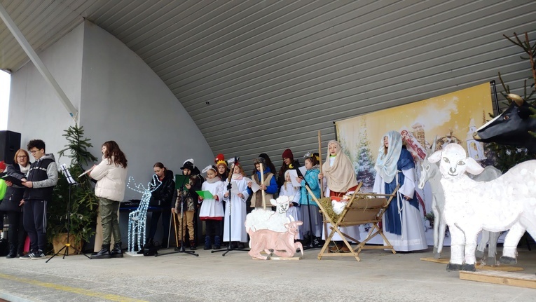 Orszak Trzech Króli 2023 w Łagiewnikach. Z radosnym śpiewem