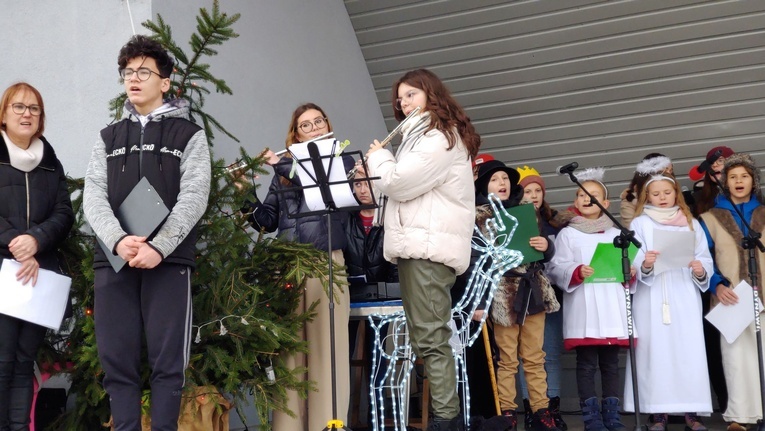 Orszak Trzech Króli 2023 w Łagiewnikach. Z radosnym śpiewem