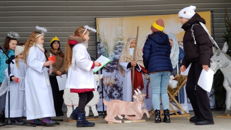 Orszak Trzech Króli 2023 w Łagiewnikach. Z radosnym śpiewem