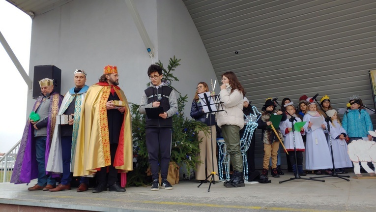 Orszak Trzech Króli 2023 w Łagiewnikach. Z radosnym śpiewem