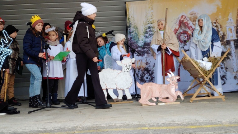 Orszak Trzech Króli 2023 w Łagiewnikach. Z radosnym śpiewem