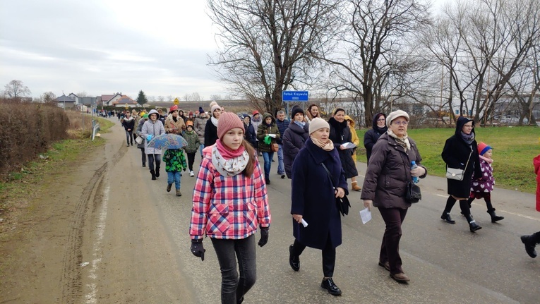 Orszak Trzech Króli 2023 w Łagiewnikach. Z radosnym śpiewem