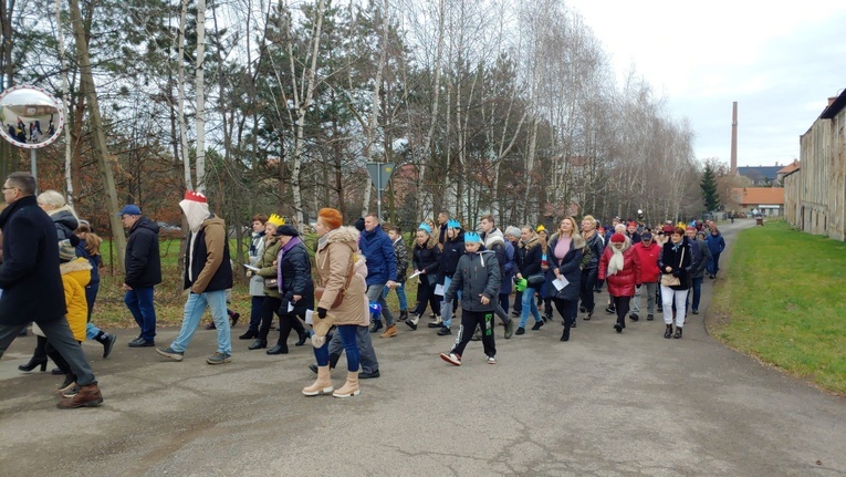 Orszak Trzech Króli 2023 w Łagiewnikach. Z radosnym śpiewem